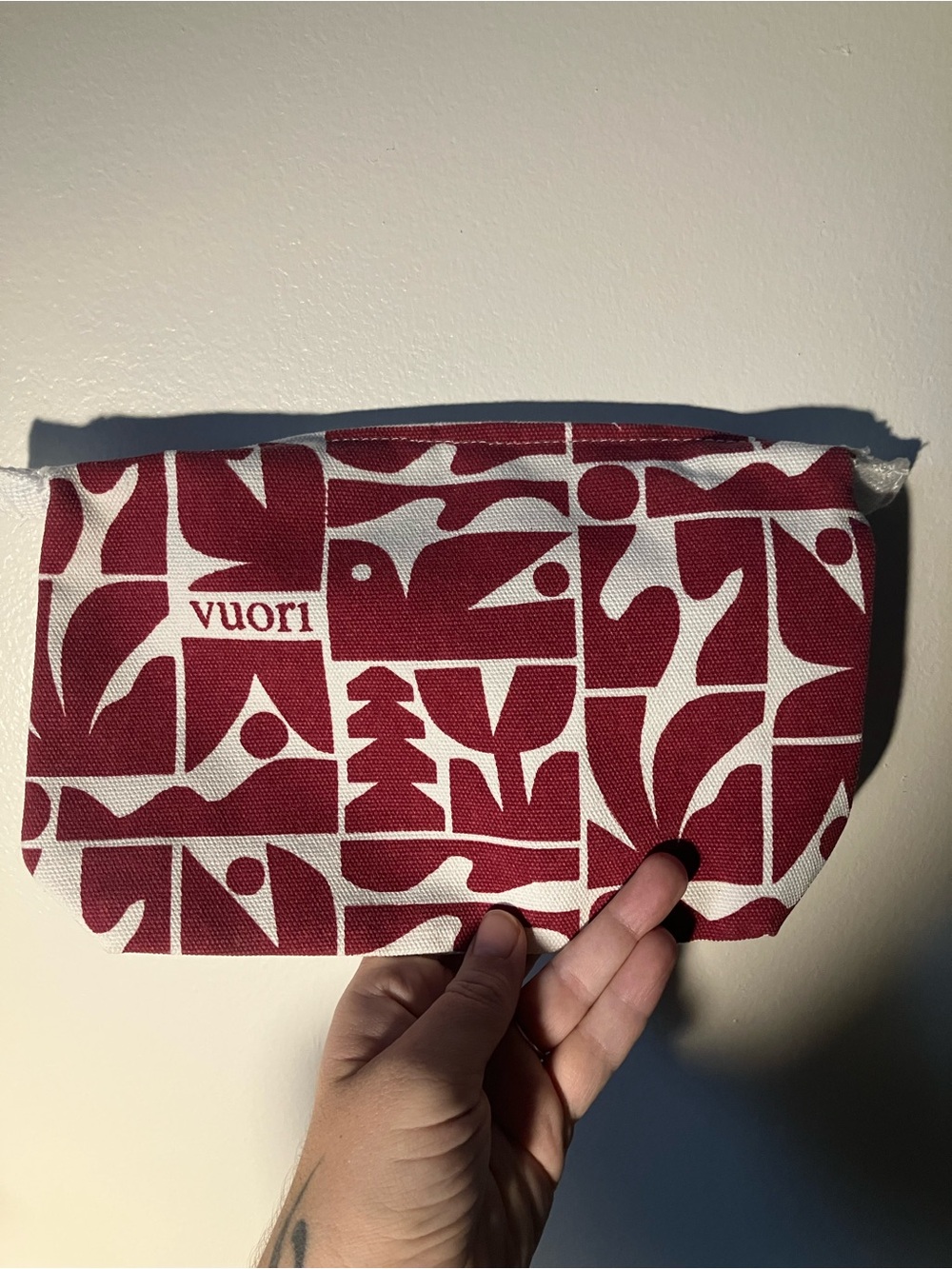 NWOT Vuori Limited Edition Pouch Canvas Toiletry Bag Burgundy Abstract Print